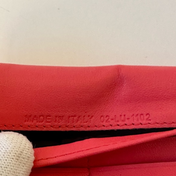 Christain Dior lambskin Cannage wallet in Fuchsia - Picture 9 of 11